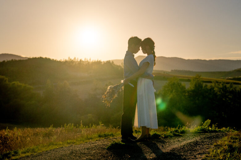 夕暮れの富良野でウェディングフォト