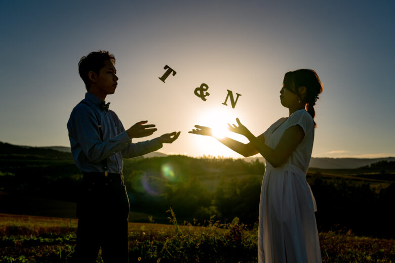 夕暮れの富良野でウェディングフォト