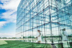 モエレ沼のガラスのピラミッドでフォトウェディング