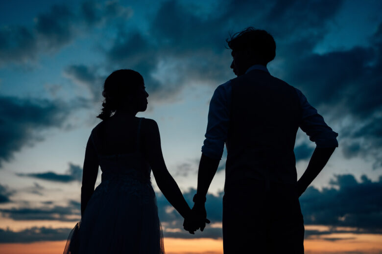 石狩の砂浜でウェディング前撮り