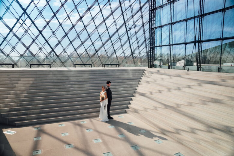 ガラスのピラミッドでウェディン前撮り