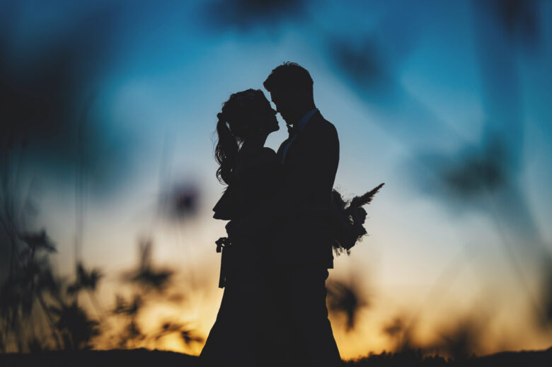 夕暮れの富良野でウェディングフォト