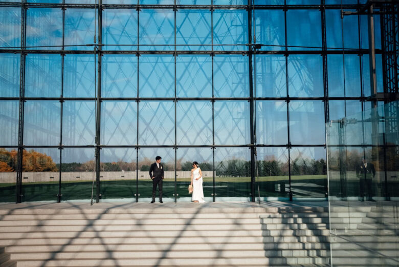 ガラスのピラミッド（モエレ沼公園）でウェディング前撮り
