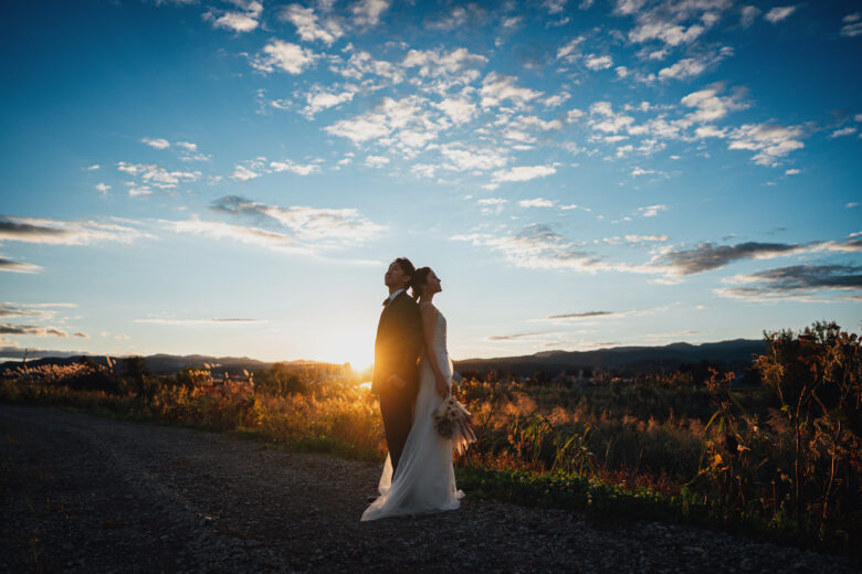夕暮れの富良野でウェディングフォト