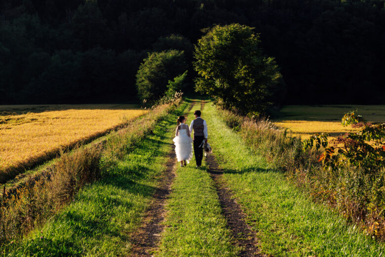 夕暮れの富良野でウェディングフォト