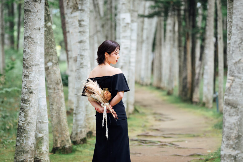 北海道の白樺並木は印象的なウェディング撮影ができます