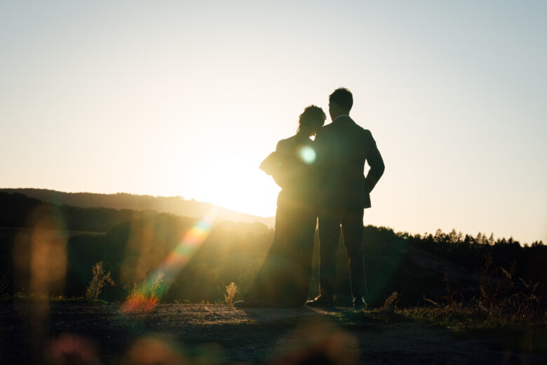 夕暮れの富良野でウェディングフォト