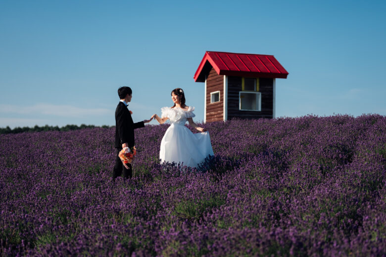 富良野ラベンダーで撮影するウェディングフォト