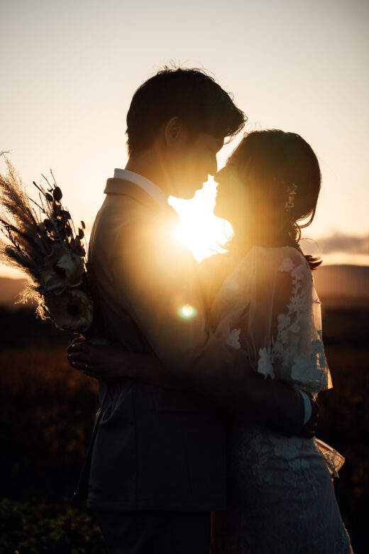 夕暮れの富良野でウェディングフォト