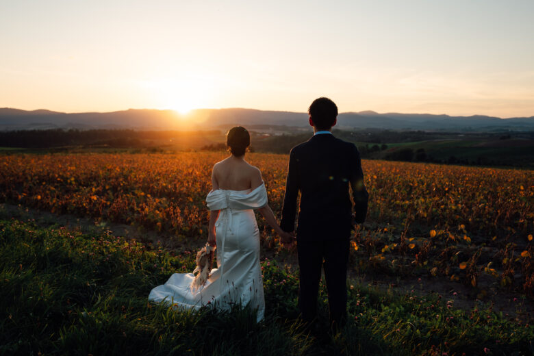 夕暮れの富良野でウェディングフォト