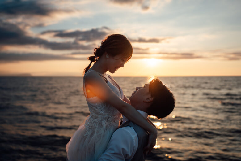 石狩の砂浜でウェディング前撮り/　夕暮れフォトウェディング