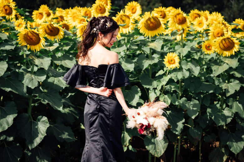 四季彩の丘で撮るウェディングフォトとオープニングムービー。カラフルな花畑が感動的