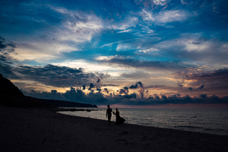 積丹の海岸で夕暮れウェディングフォト＆オープニングムービー