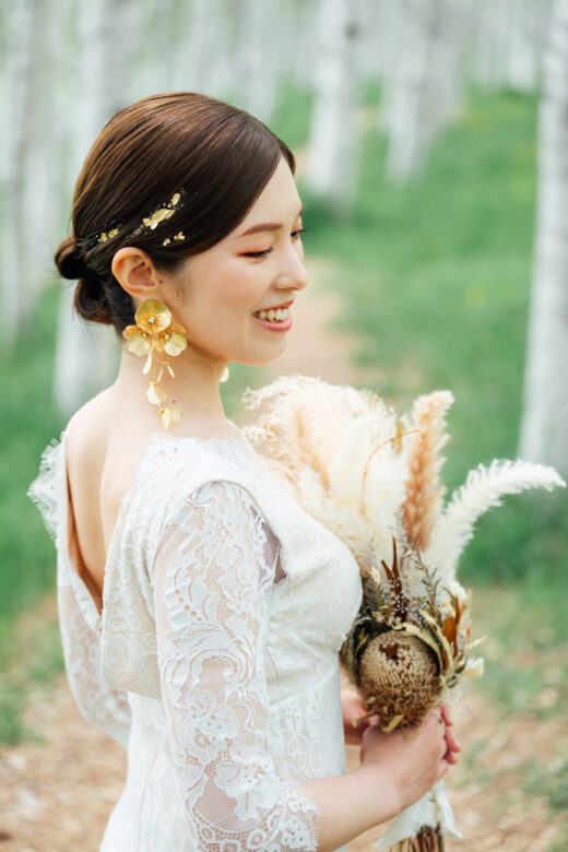 札幌のモエレ沼公園でウェディング前撮り。白樺の並木道で