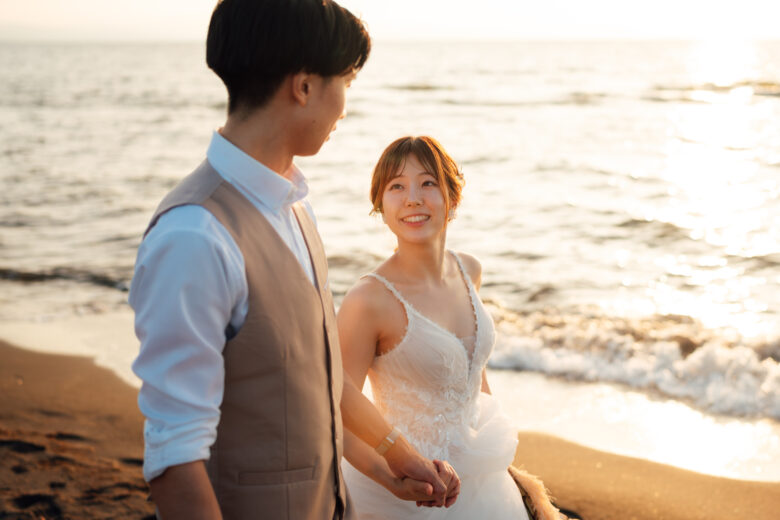 石狩の砂浜でウェディング前撮り